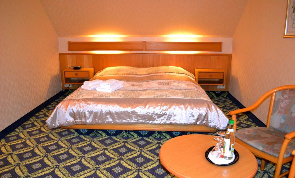 Hotel Zum Goldenen Hirsch Sankt Kilian 외부 사진