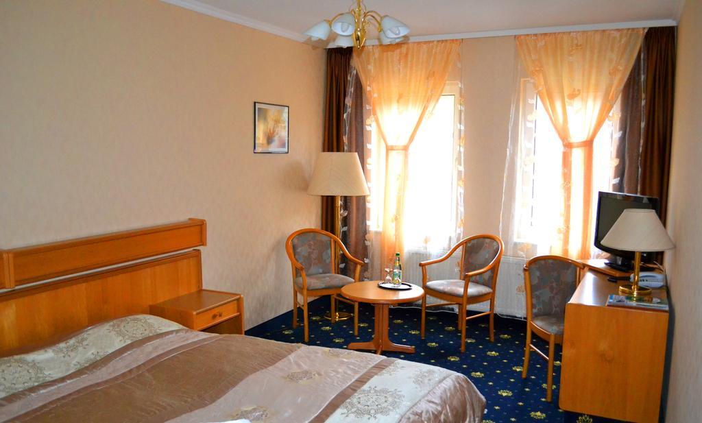 Hotel Zum Goldenen Hirsch Sankt Kilian 외부 사진