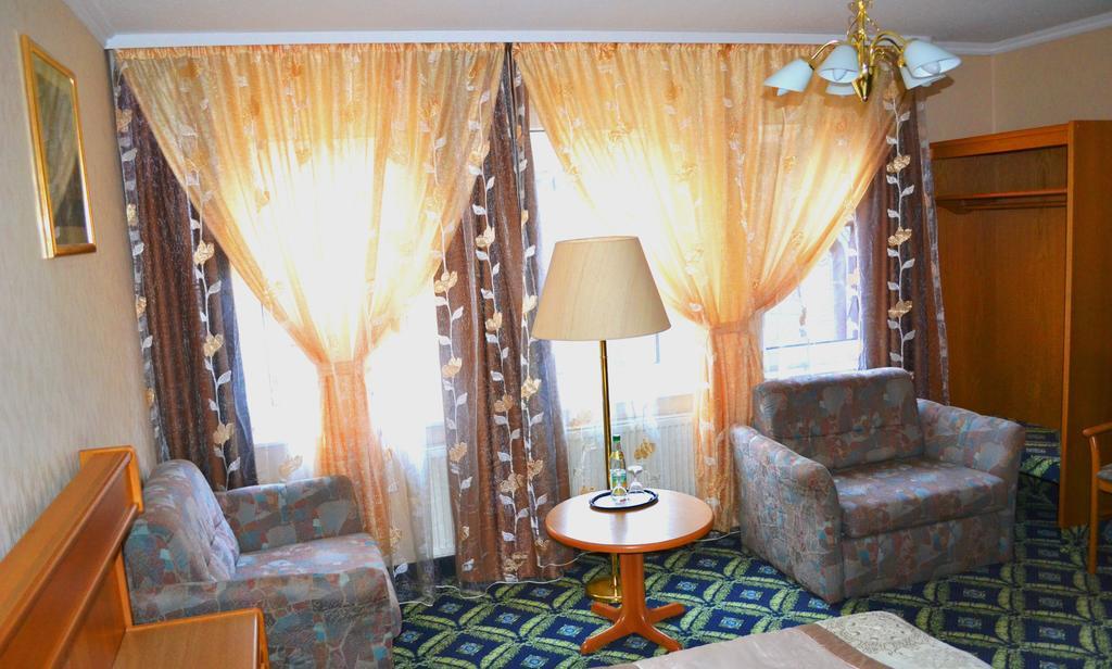 Hotel Zum Goldenen Hirsch Sankt Kilian 객실 사진