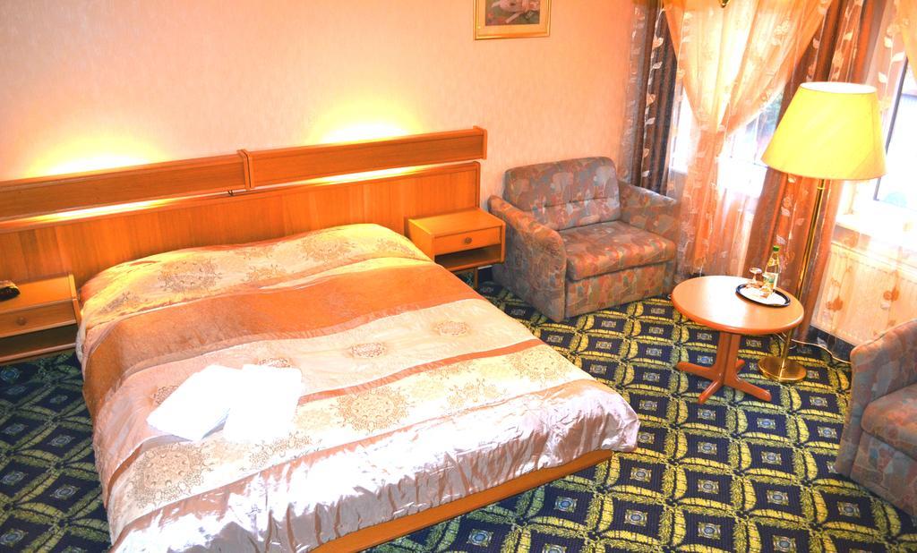 Hotel Zum Goldenen Hirsch Sankt Kilian 객실 사진