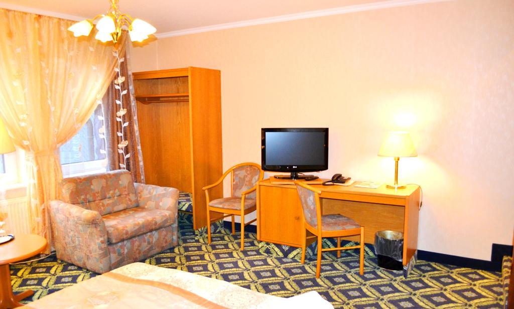 Hotel Zum Goldenen Hirsch Sankt Kilian 객실 사진