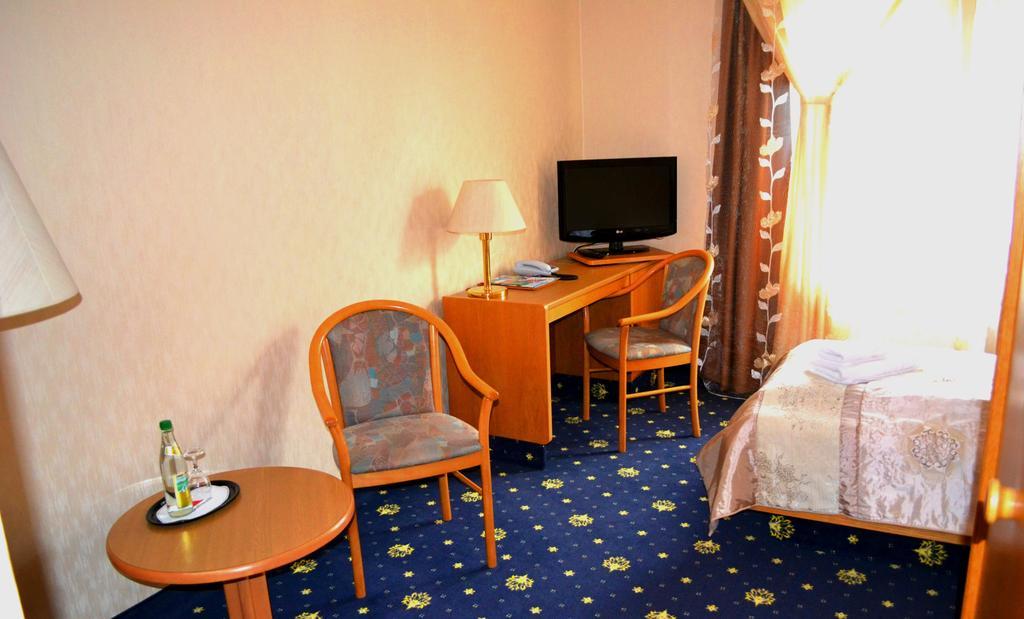 Hotel Zum Goldenen Hirsch Sankt Kilian 객실 사진
