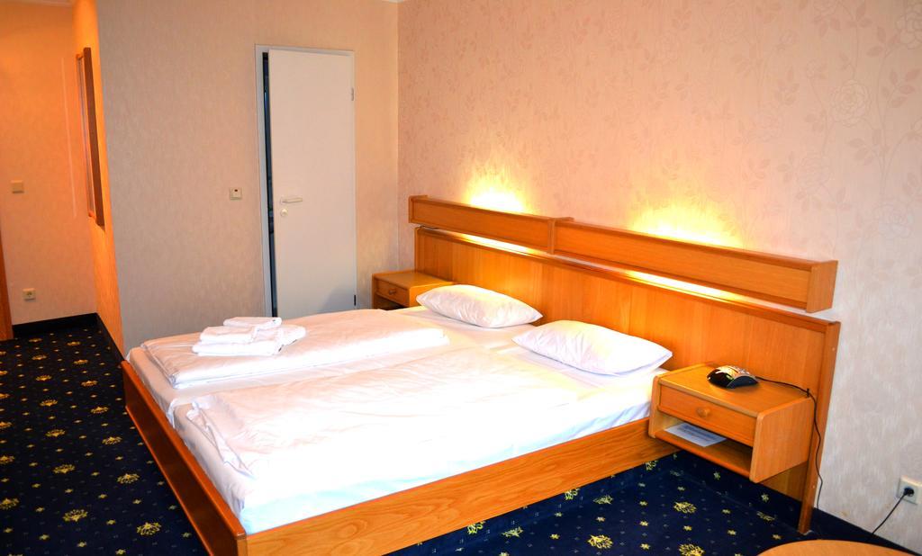 Hotel Zum Goldenen Hirsch Sankt Kilian 객실 사진