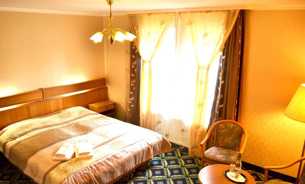 Hotel Zum Goldenen Hirsch Sankt Kilian 외부 사진