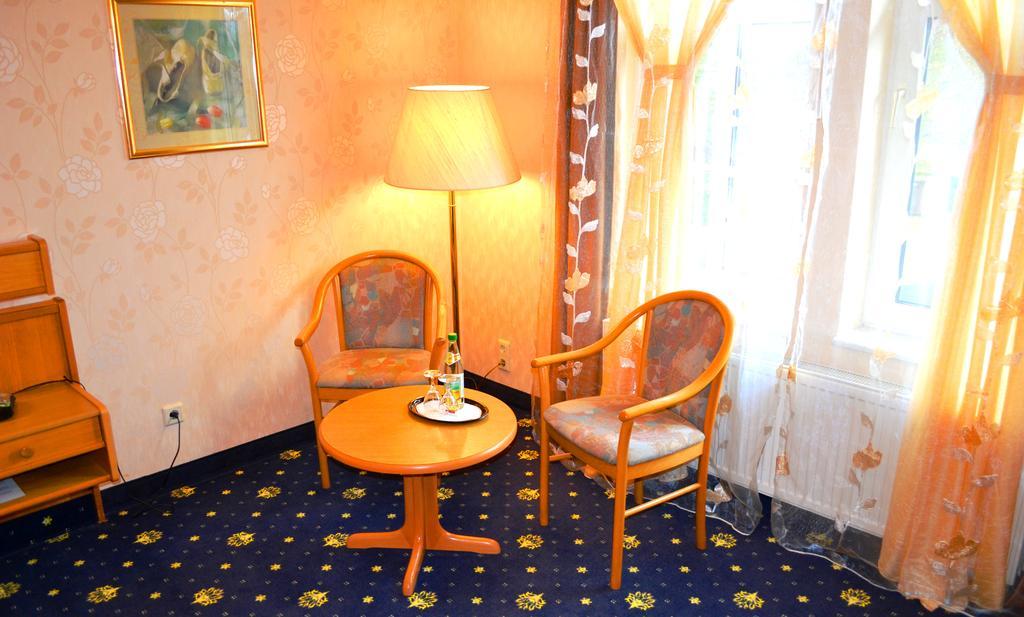 Hotel Zum Goldenen Hirsch Sankt Kilian 객실 사진