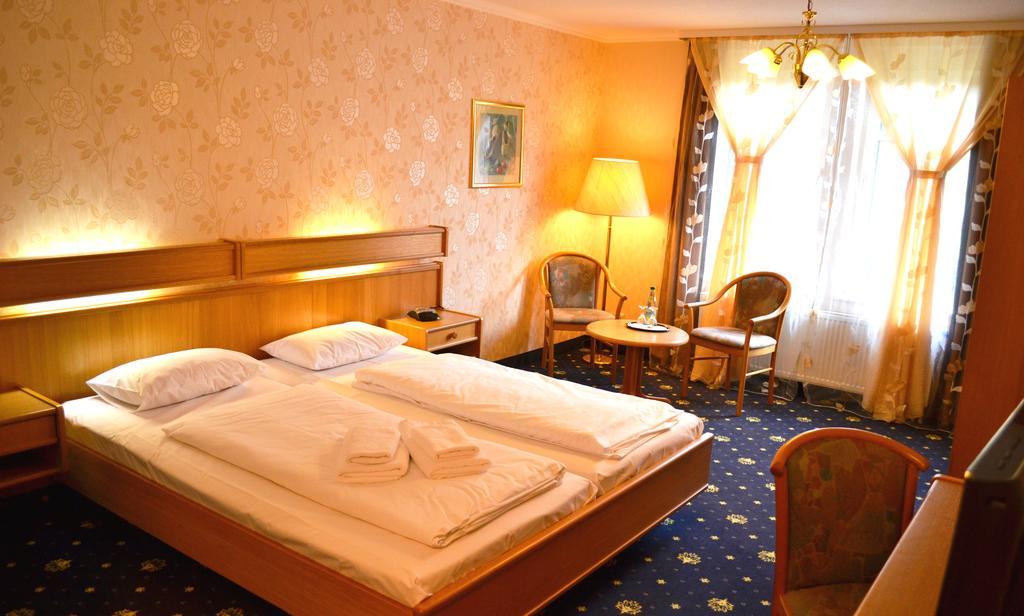 Hotel Zum Goldenen Hirsch Sankt Kilian 외부 사진