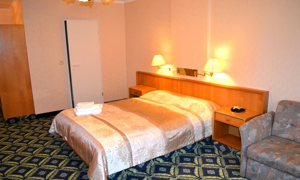Hotel Zum Goldenen Hirsch Sankt Kilian 객실 사진