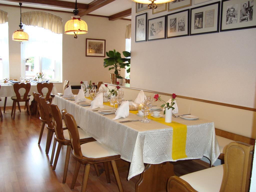 Hotel Zum Goldenen Hirsch Sankt Kilian 외부 사진