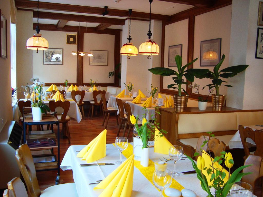 Hotel Zum Goldenen Hirsch Sankt Kilian 외부 사진