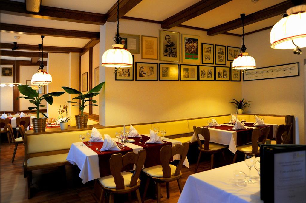 Hotel Zum Goldenen Hirsch Sankt Kilian 외부 사진