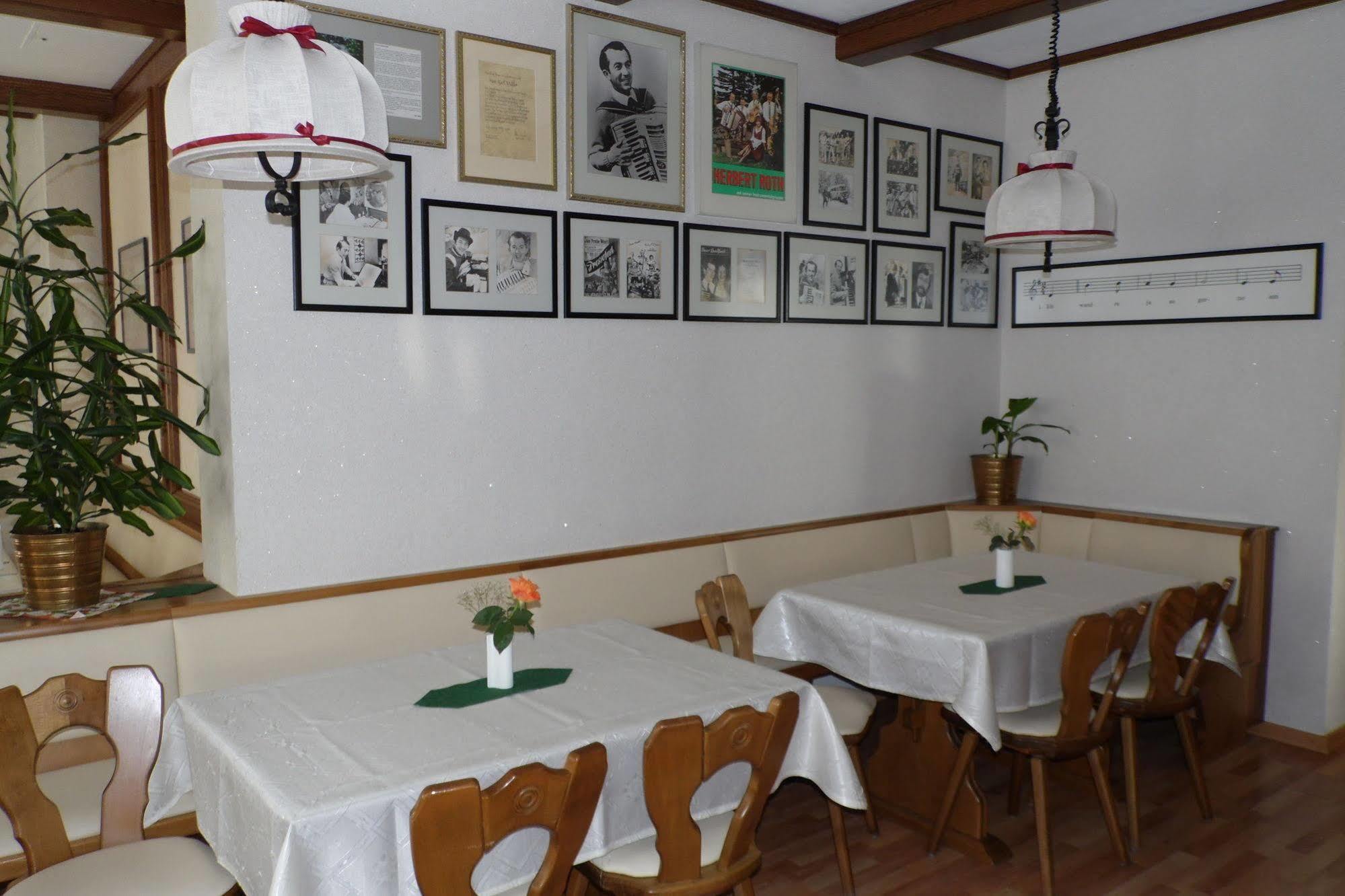 Hotel Zum Goldenen Hirsch Sankt Kilian 외부 사진