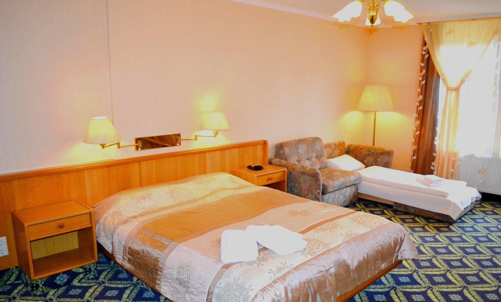 Hotel Zum Goldenen Hirsch Sankt Kilian 외부 사진