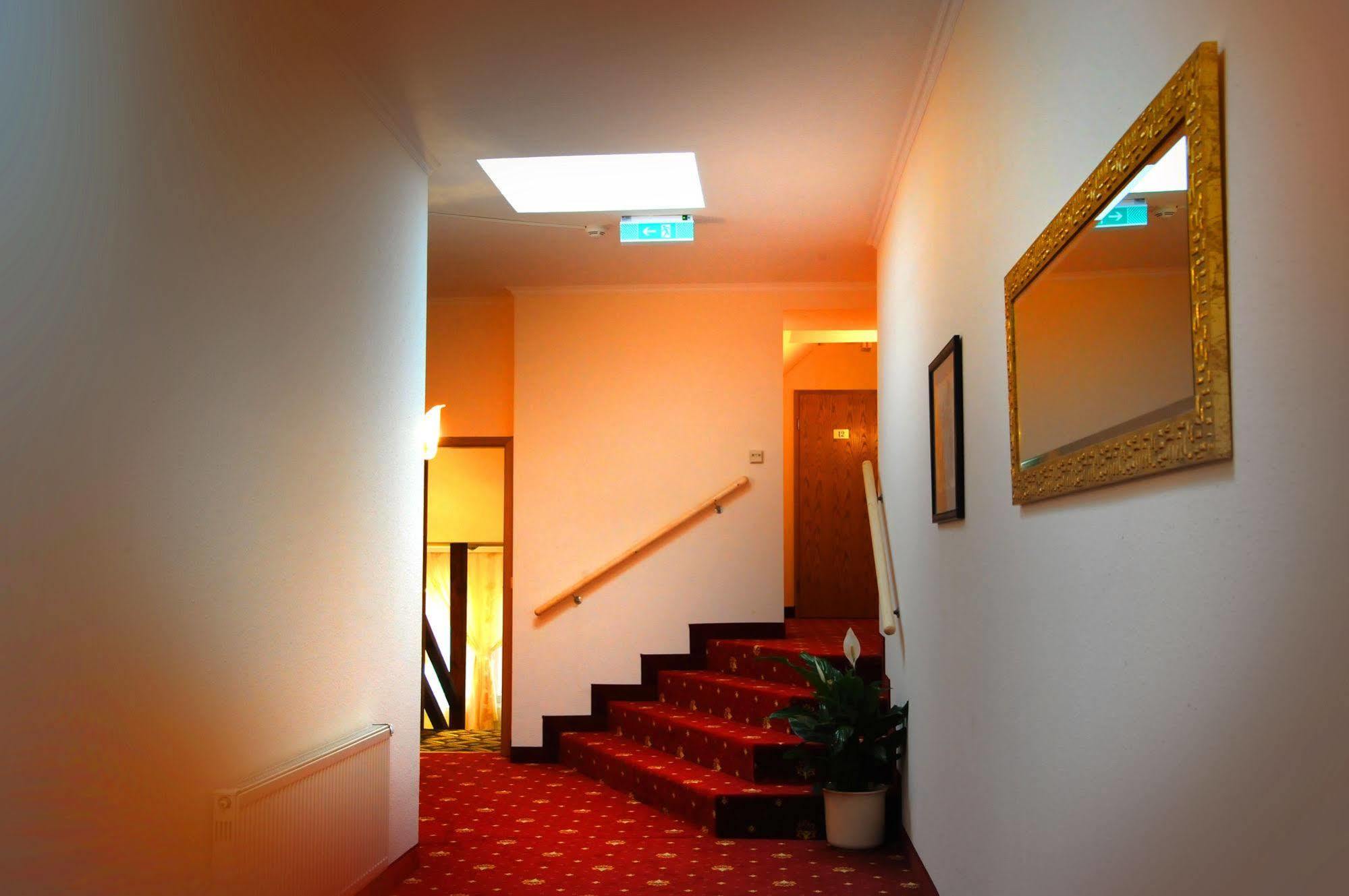 Hotel Zum Goldenen Hirsch Sankt Kilian 외부 사진
